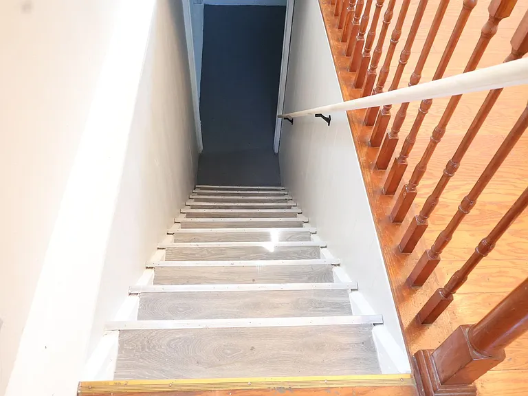 241 Grampian Rd — Photo 12