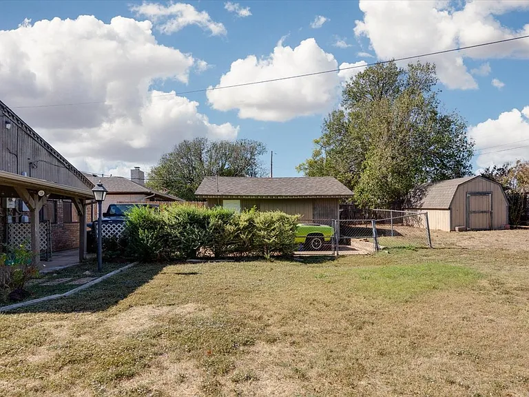 2905 NW Templeton Ter — Photo 9