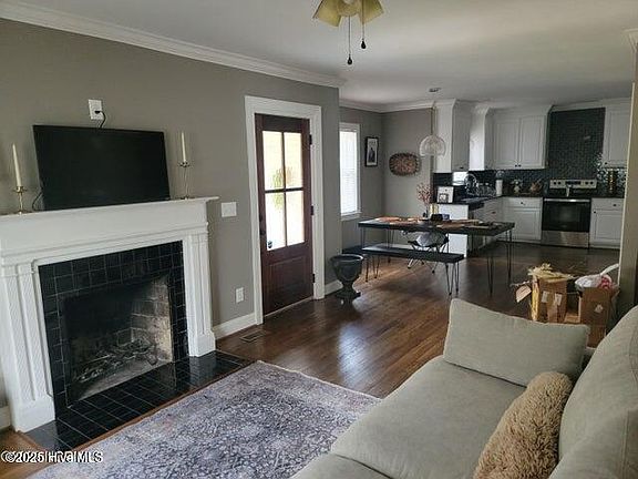 2nd image of 1700 E 4th St