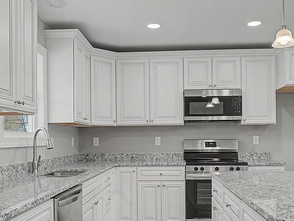5th image of 322 Cassie Dr