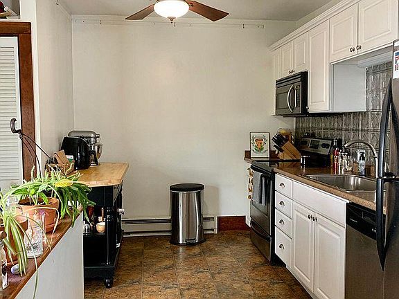 2nd image of 179 Caroline St APT C
