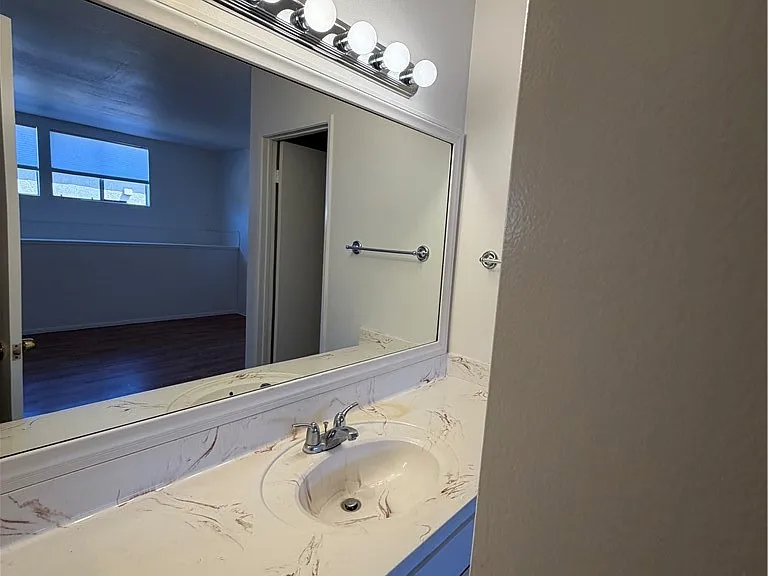 2700 N Brea Blvd #7 — Photo 16