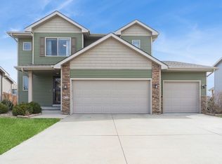 821 NW Sunset Ln, Grimes, IA 50111