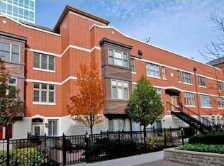 312 E 17th St, Chicago, IL 60616
