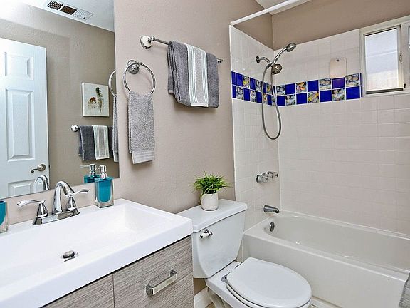 5th image of 2748 Capistrano St