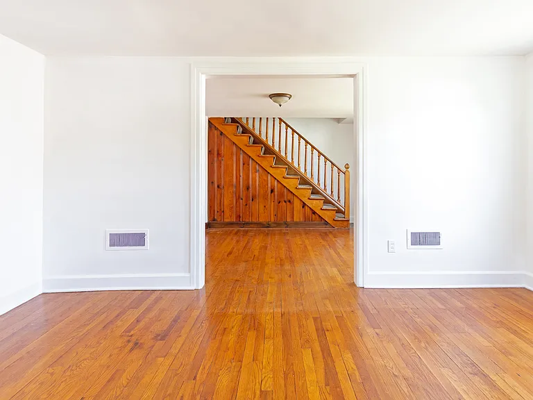 8B Myer Ln — Photo 2