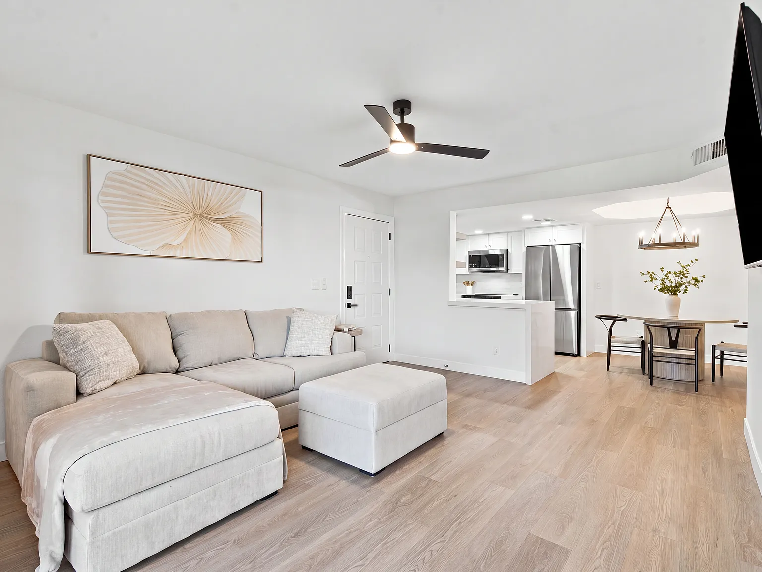 4850 E Desert Cove Ave — Photo 1