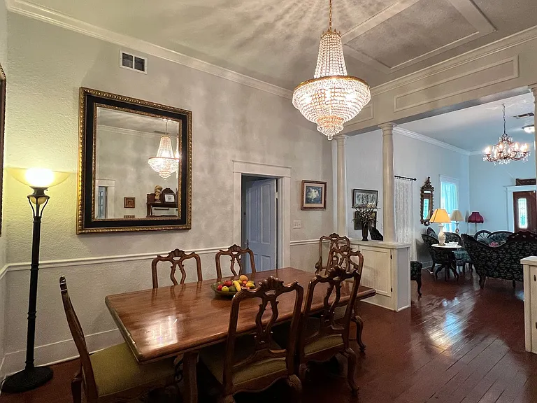 523 W Oak St — Photo 29