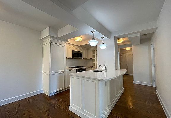 5th image of 752 W End Ave APT 4E