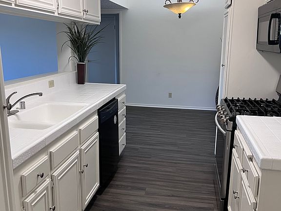 3rd image of 5124 Coldwater Canyon Ave #204