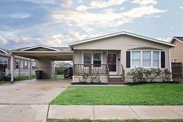 1st image of 903 E Mesquite Ln