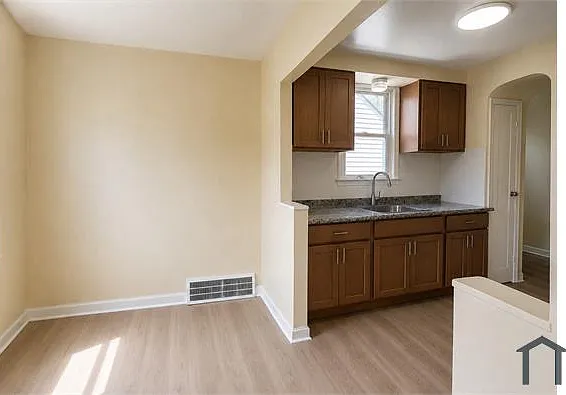 3 bed, 1080 sqft, $1,995 — Photo 4