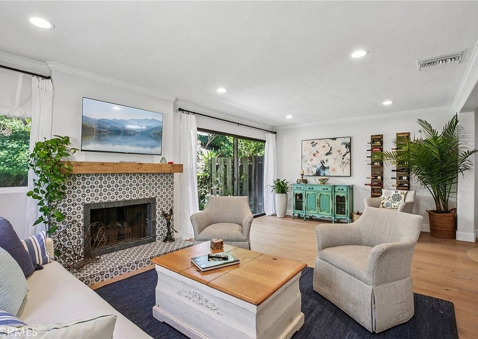 1st image of 20 Seaview Dr N