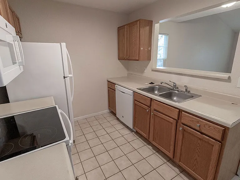 1323-1325 Godas Dr — Photo 7