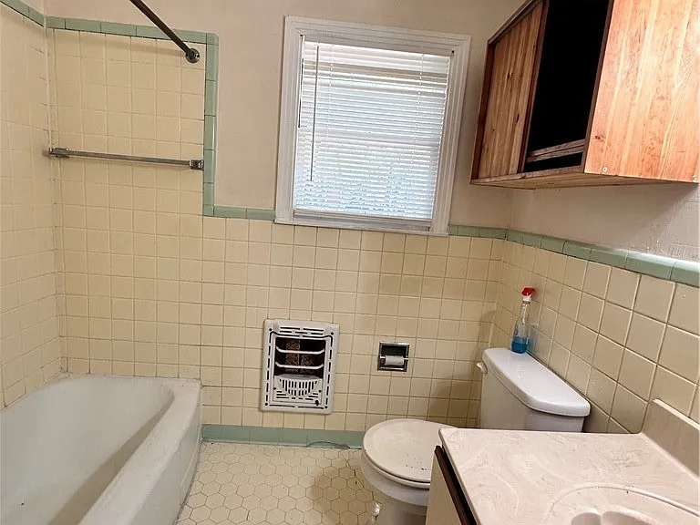 1010 Academy St — Photo 12