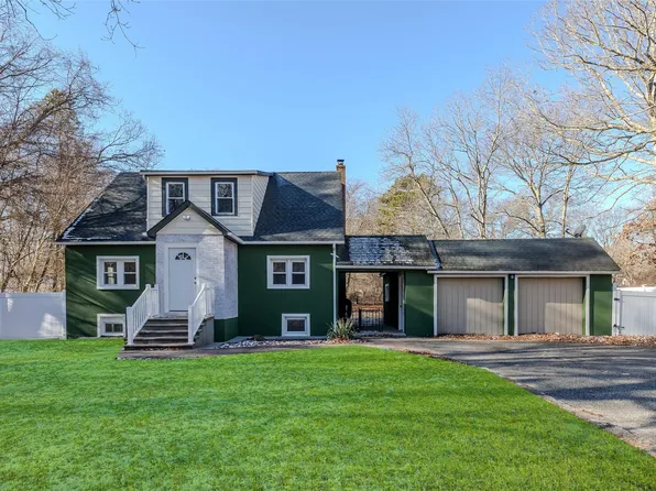76 Wilson Avenue, Medford, NY 11763
