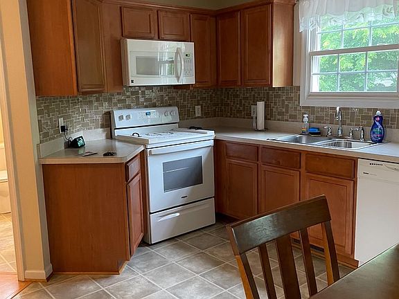 5th image of 1022 Brentwood Ave