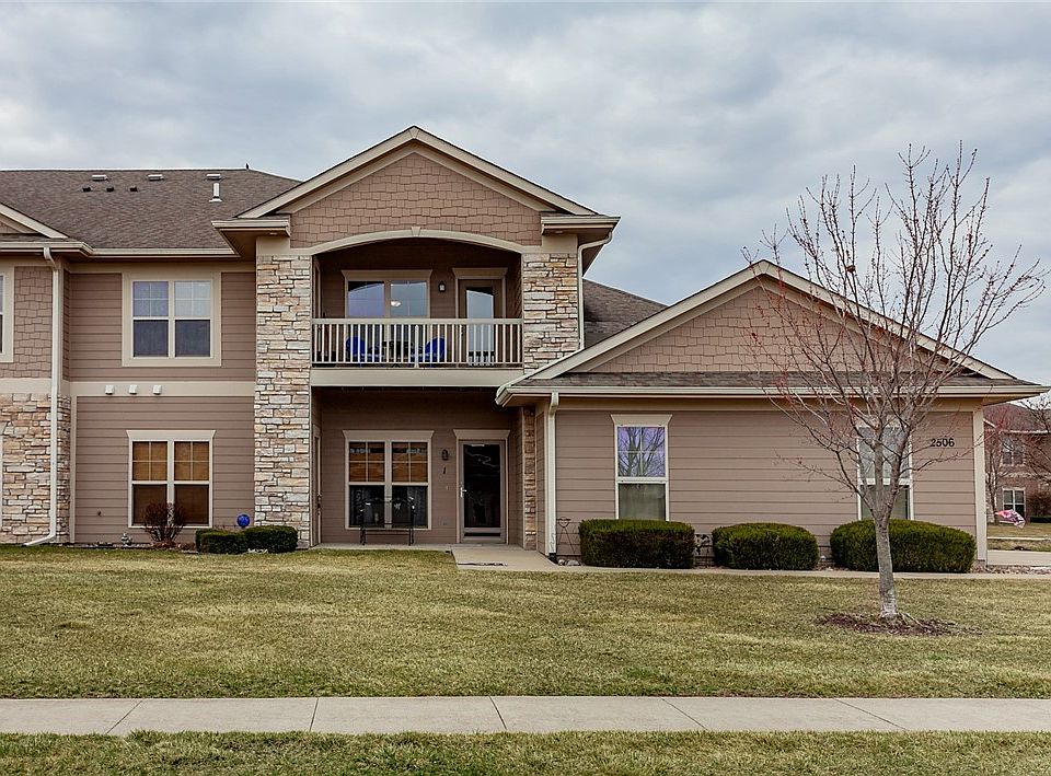 1st image of 2506 NE Oak Dr Unit 2