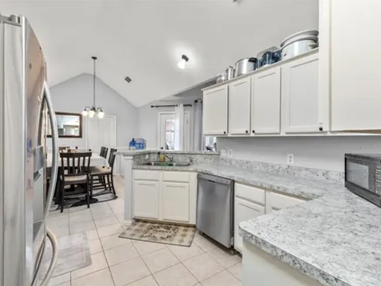 2710 Kingswood Dr — Photo 5
