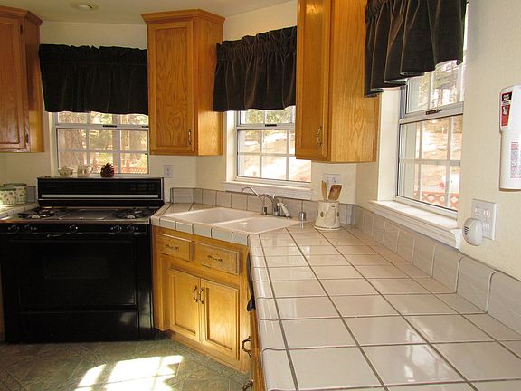 4th image of 927 Cameron Dr