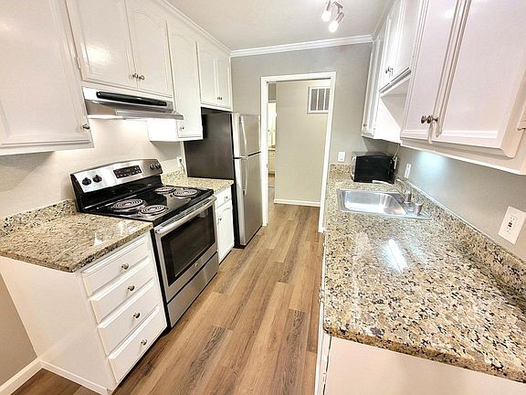 3rd image of 135 Acalanes Dr APT 1