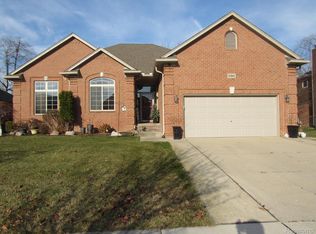 21645 Pinnacle Ct, Macomb, MI 48042