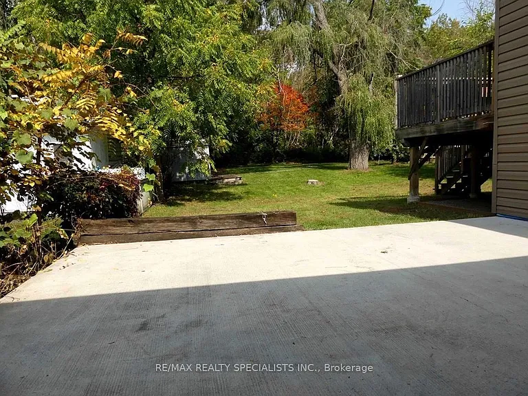 304 Edgehill Dr N — Photo 15
