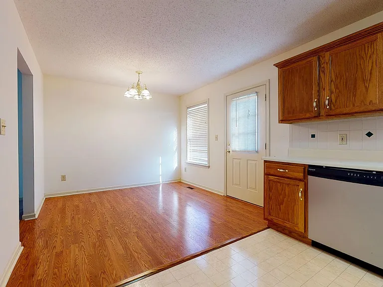 608 Wilderness Trl — Photo 2