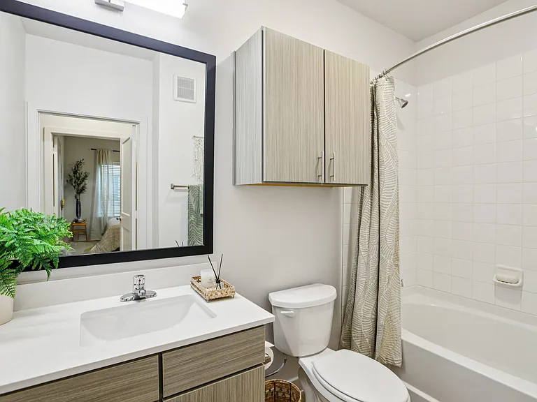 B2 Bathroom at Matador Apartments