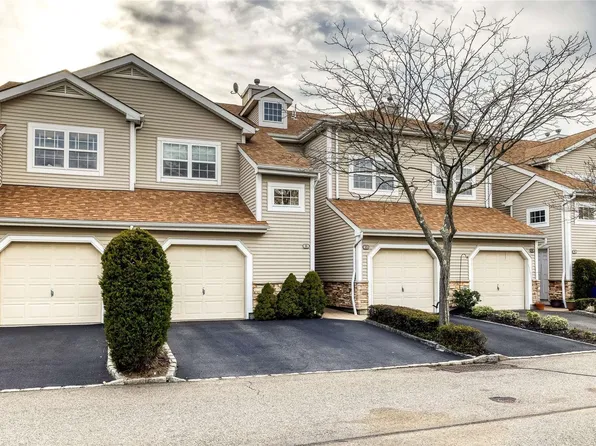 91 Carriage Lane #91, Plainview, NY 11803