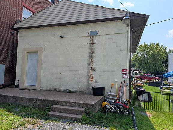 5th image of 220 Main Street #2