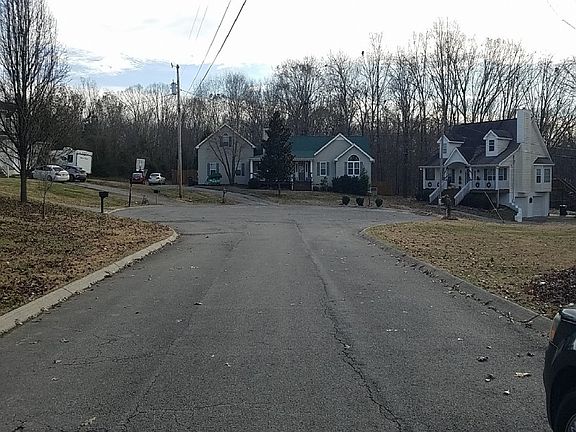 4th image of 7512 Fairfield Ct