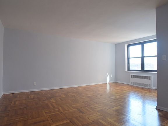 Harbor House - Living Room - H29-04F