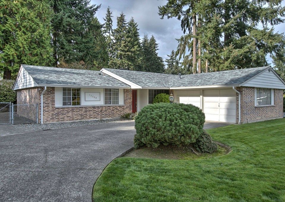 1st image of 13704 NE 70th Pl