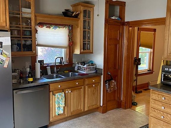 3rd image of 184 Fruit Hill Ave