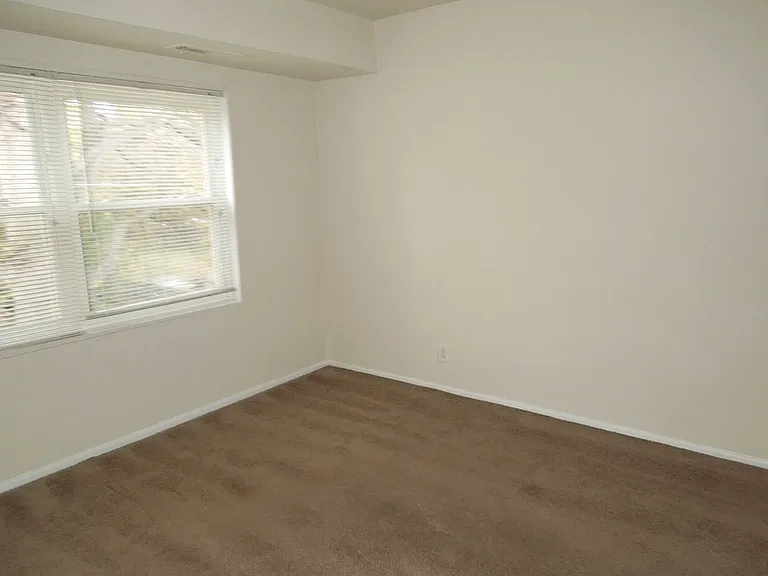 120-4 Washington St NE #B10 — Photo 2