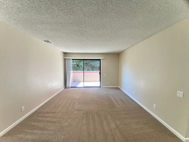 254 Hackamore Cmn — Photo 5