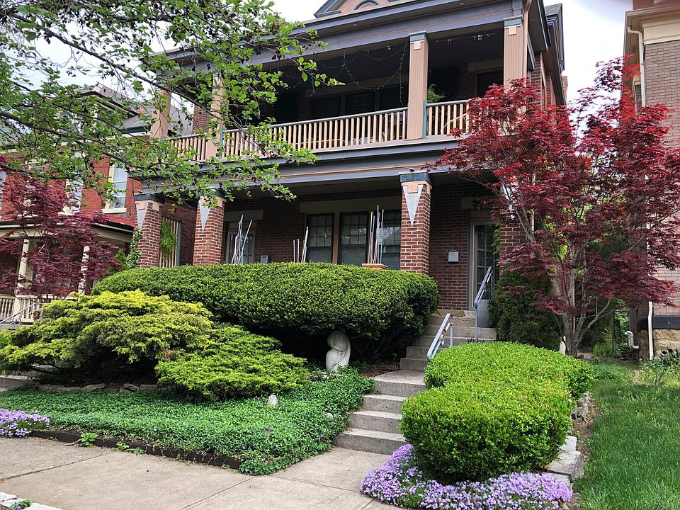 Front facing lower unit entrance on left