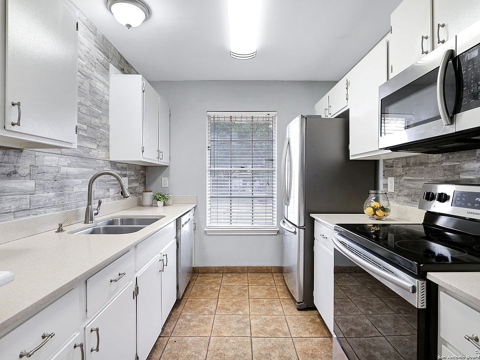 1st image of 12123 STONEY CIRCLE ST