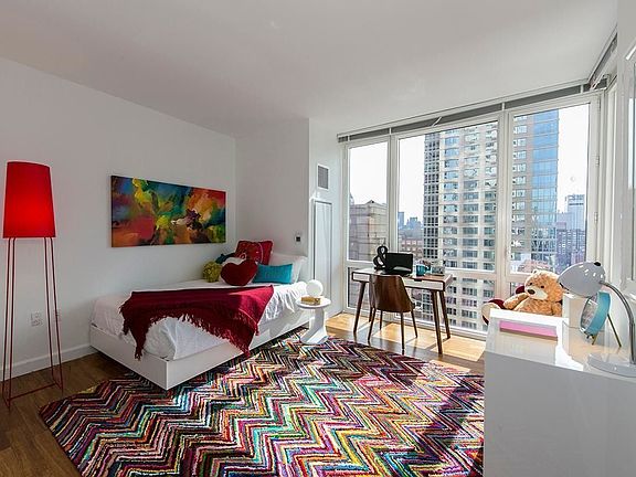 4th image of 160 W 62nd St APT 16A