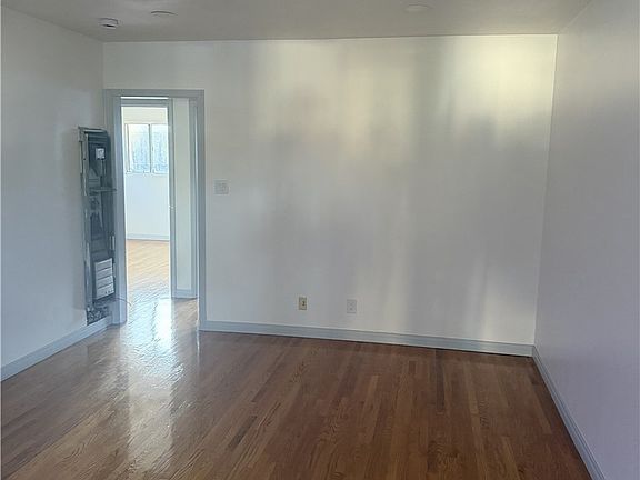 3rd image of 190 E 67th St