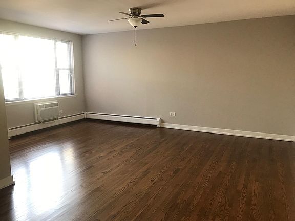 2nd image of 544 W Oakdale Ave