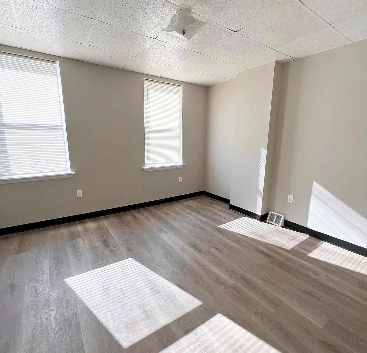 2 bed, 954 sqft, $1,300 — Photo 4