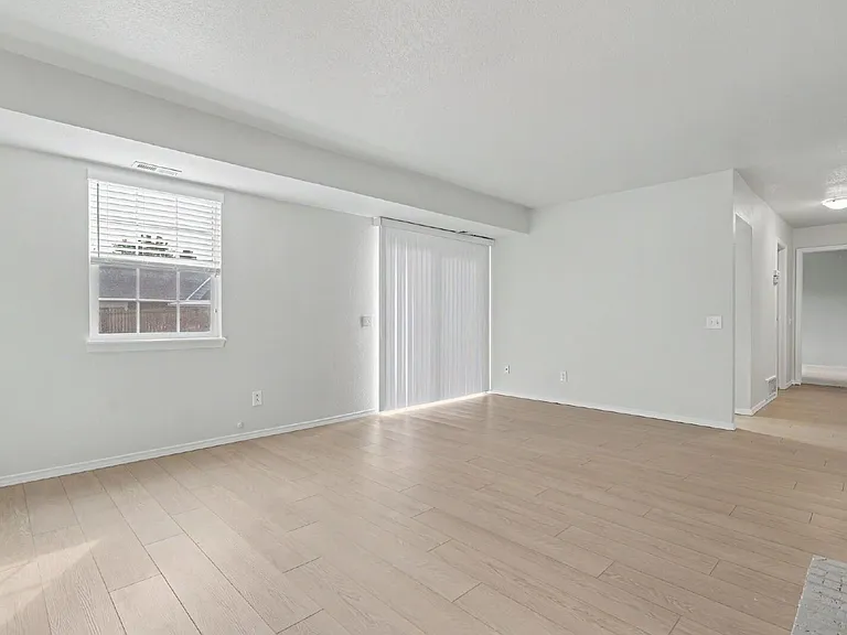 1430 Tamarisk Dr — Photo 23