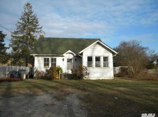 109 Lakeland Ave, Sayville, NY 11782