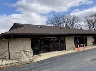 1222 Shooting Park Rd, Peru, IL 61354