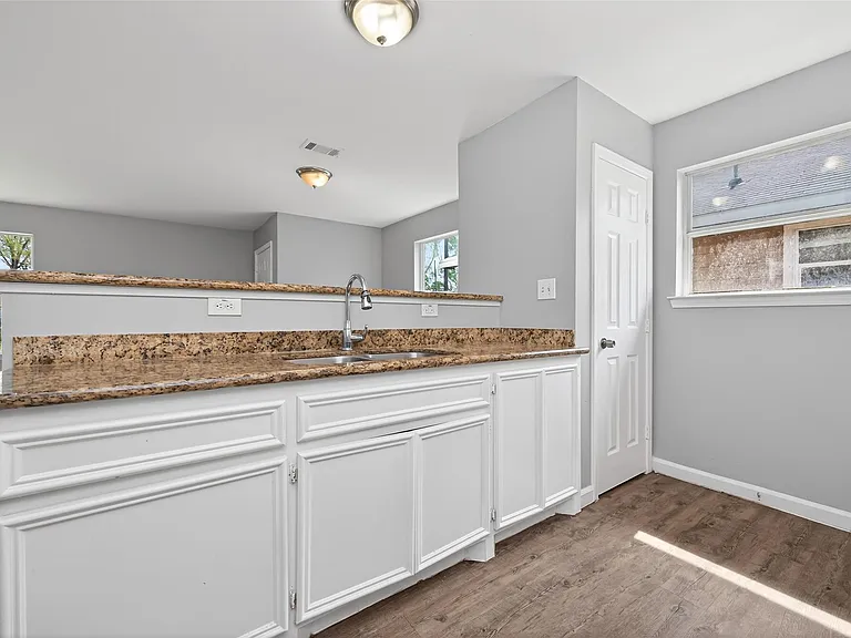 7521 Dyer St — Photo 11