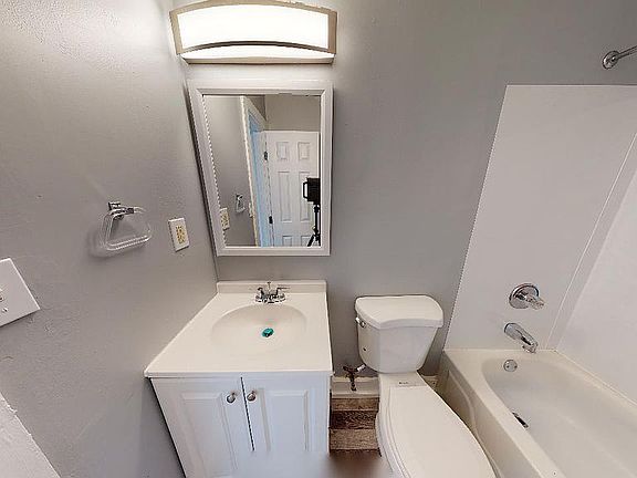 5th image of 516 E Ormsby Ave APT 3