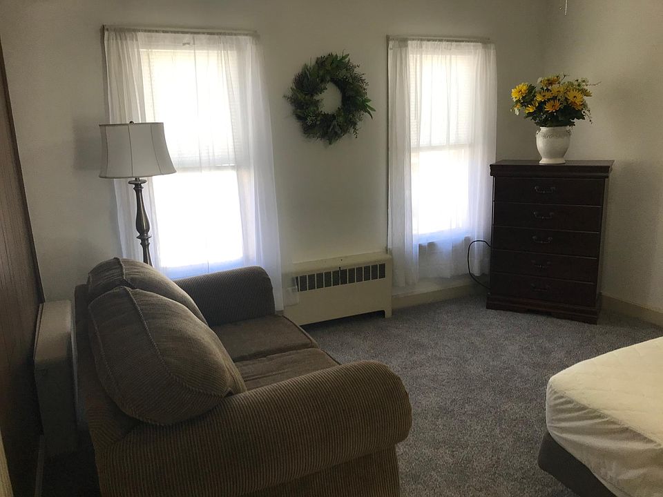 Living/Bedroom area
