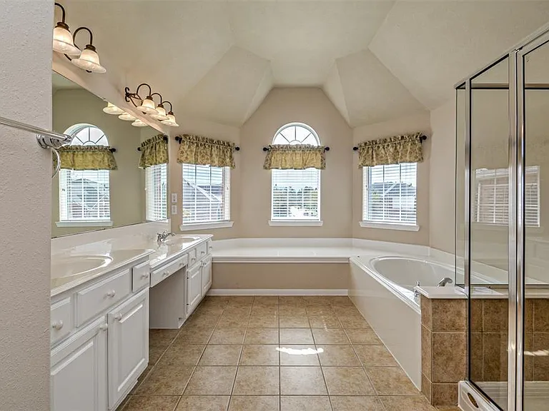 9322 Steam Springs Dr — Photo 8